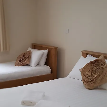 ゲストハウス Hazelbrook House