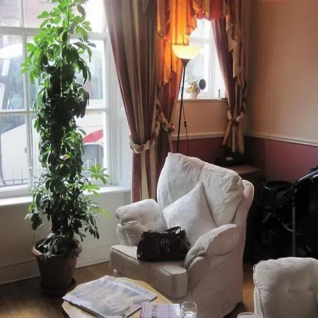 Гостевой дом Hazelbrook House 3*